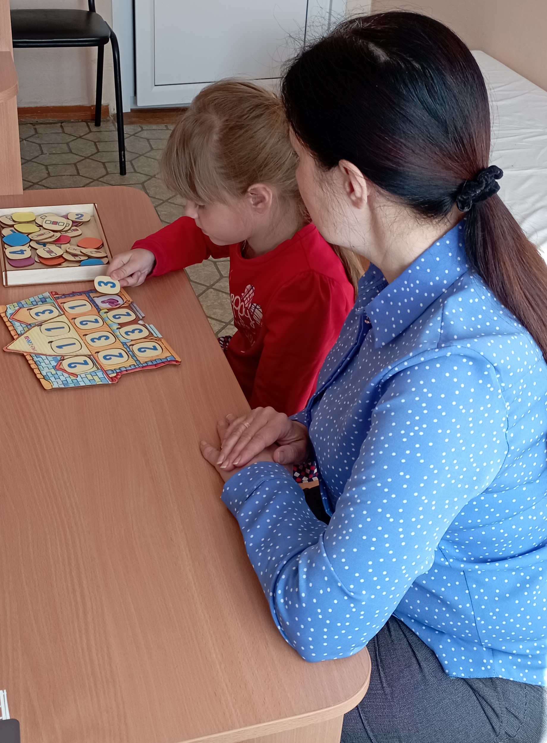 Игра на развитие фонематического восприятия  "Логодомик"